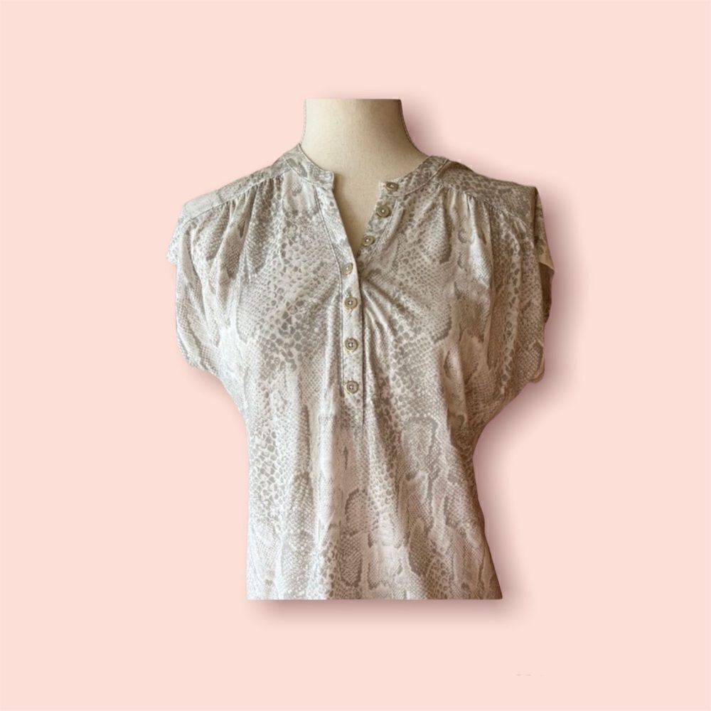 Liz Claiborne Snake Print Top size M EUC